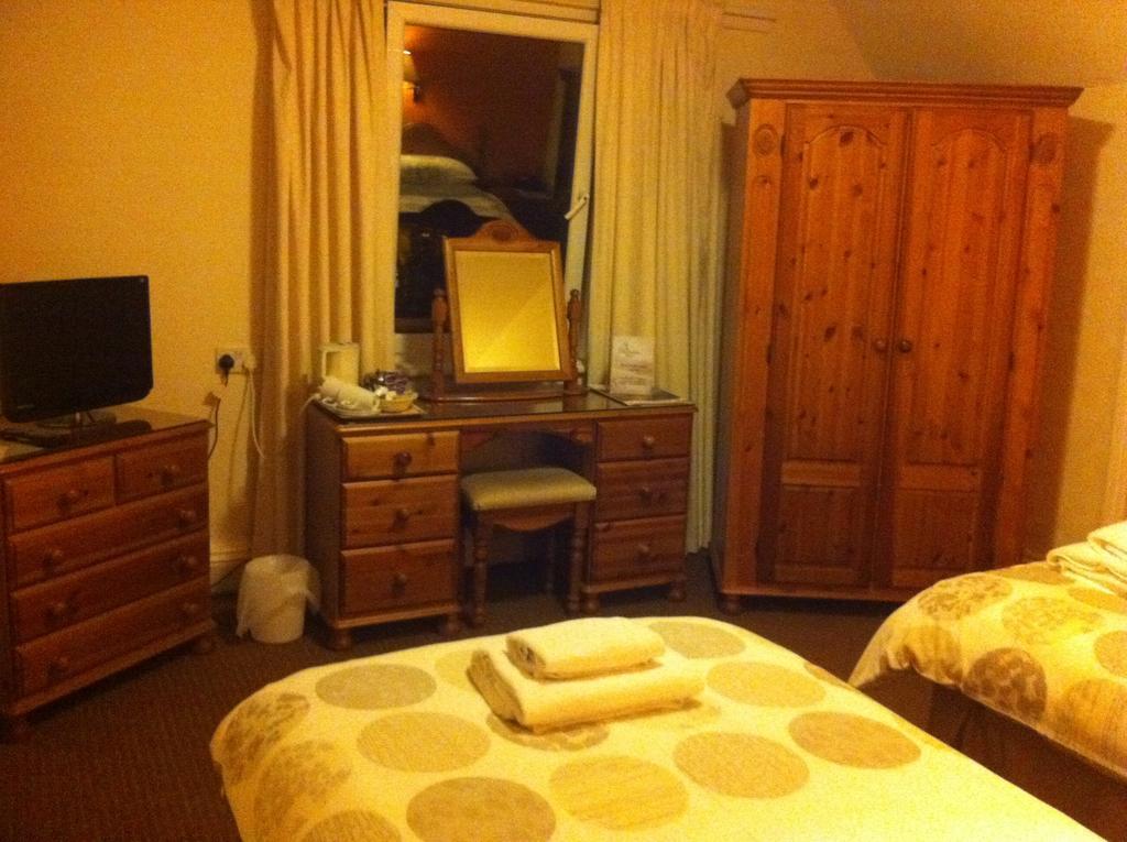 Lisdoonie Hotel Barrow-in-Furness Szoba fotó