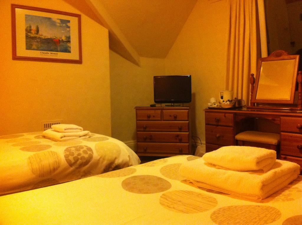 Lisdoonie Hotel Barrow-in-Furness Szoba fotó